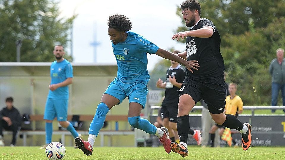 Kosova Regensburg (links Mandela Singh-Sharpe) und Tegernheim (Gentrit Isufi) stehen sich am Sonntag im Nachbarschaftsduell gegenüber.