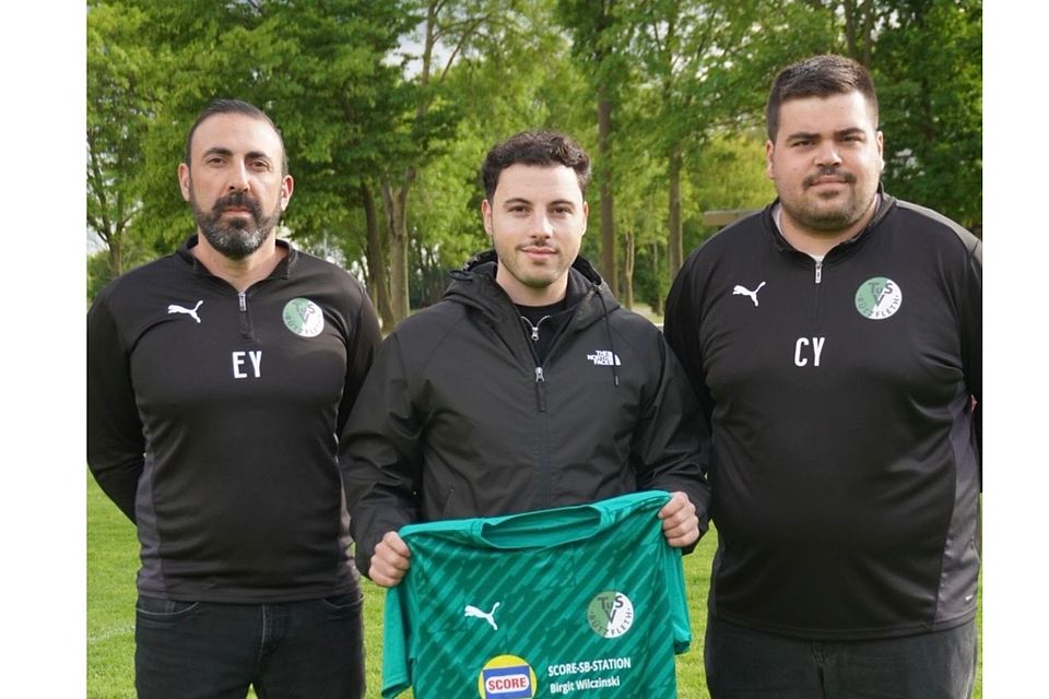 Teammanager Engin Yildiz (links) und Trainer Rifat Can Yildiz (rechts) freuen sich auf den hochkarätigen Neuzugang Süleyman-Can Yaman. Teammanager Engin Yildiz (links) und Trainer Rifat Can Yildiz (rechts) freuen sich auf den hochkarätigen Neuzugang Süleyman-Can Yaman.