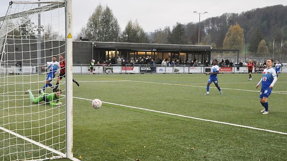 Wettswil dominierte die Partie gegen Eschen-Mauren von Beginn weg. Bereits nach zwei Minuten landete ein Geschoss von WB-Captain Flavio Peter am Pfosten.