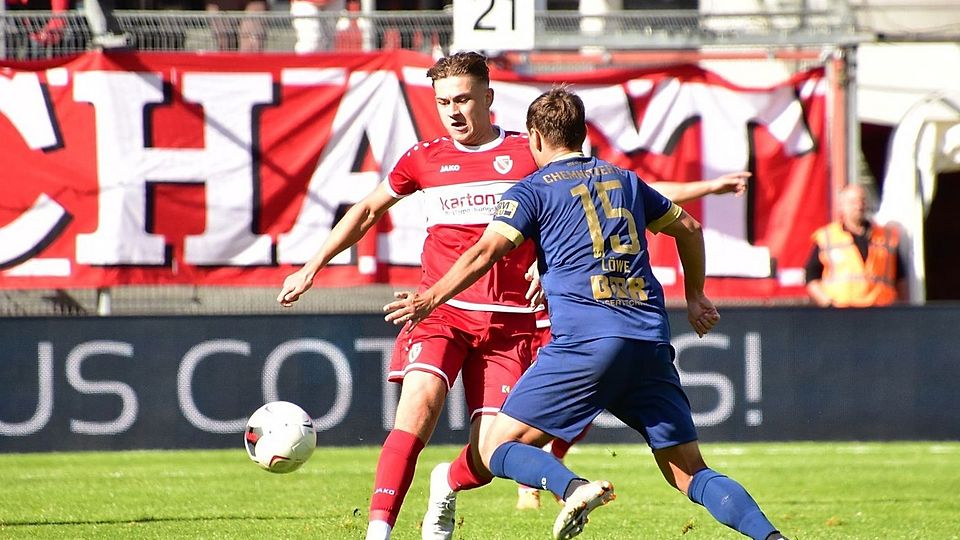 Für Arnel Kujovic (li.) geht es für die Saison 2023/24 in die Schweiz.