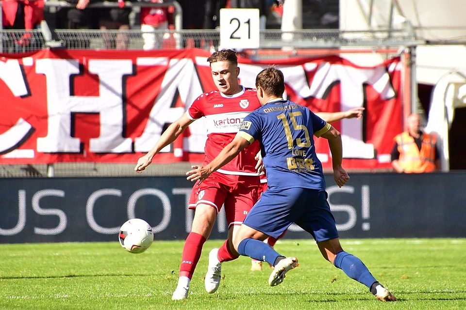 Für Arnel Kujovic (li.) geht es für die Saison 2023/24 in die Schweiz.