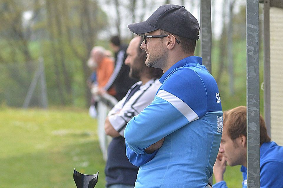 Spielertrainer Damir Mackovic verlässt die Sportfreunde Friedberg im Sommer. Seine Zukunft ist noch offen.  Foto: Peter Kleist