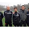 Vier „Neue“und Trainer in Bohmte mit (von links) Ramazan Koc, Eduard Reimer, Fabio Grelha, Coach Nihat Derja und Lucas Martins Rodrigues. Foto: Peter Hilbricht