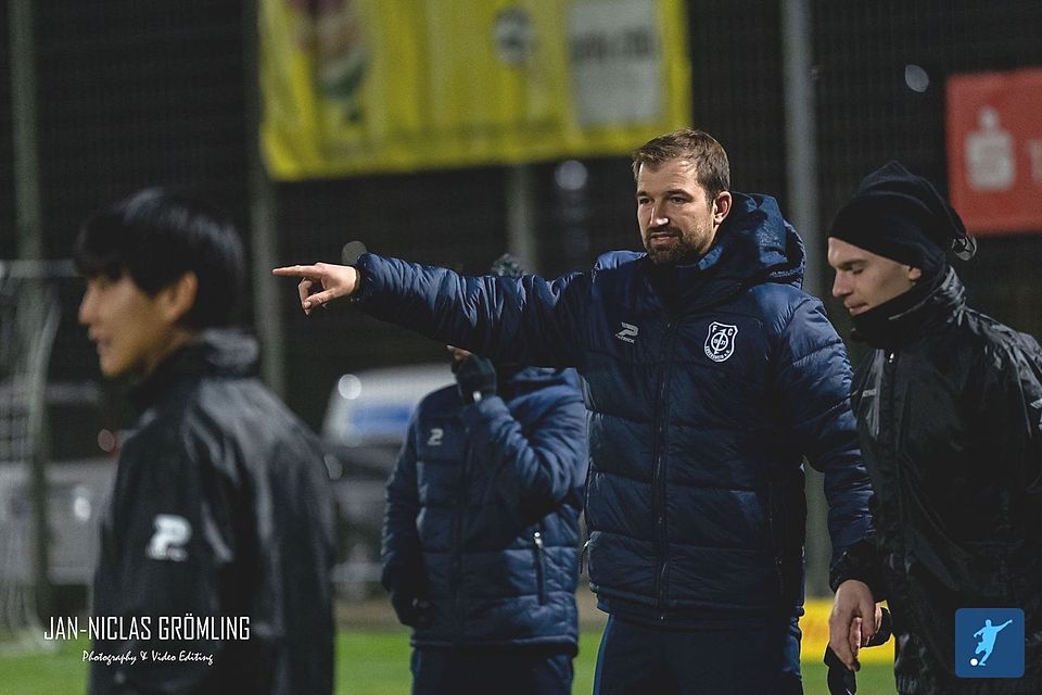 Eddersheims Trainer Carsten Weber hofft darauf, dass einige Spieler in den kommenden Wochen wieder vollständig fit werden. Eddersheims Trainer Carsten Weber hofft darauf, dass einige Spieler in den kommenden Wochen wieder vollständig fit werden.
