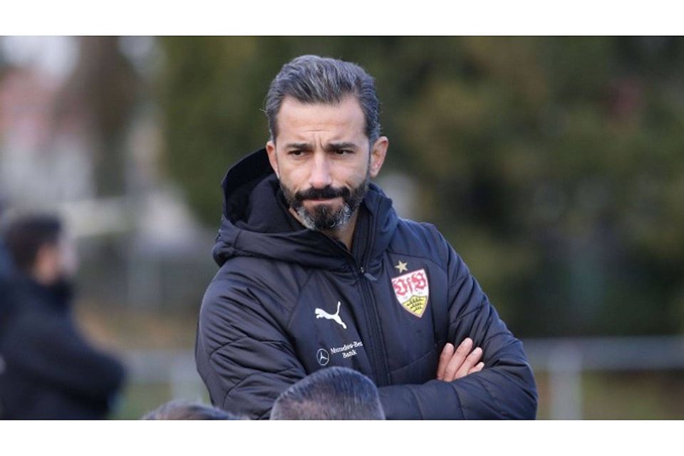 VfB-U17-Trainer Murat Isik im Interview. Foto: Pressefoto Baumann