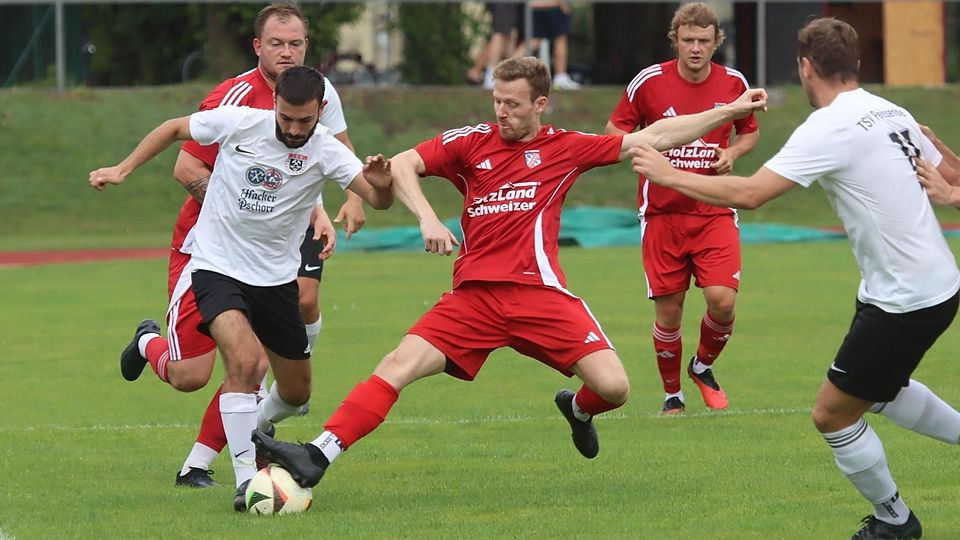 Szene aus dem Kreisliga-Spiel zwischen Peißenberg und Peiting - Endstand 2:4.