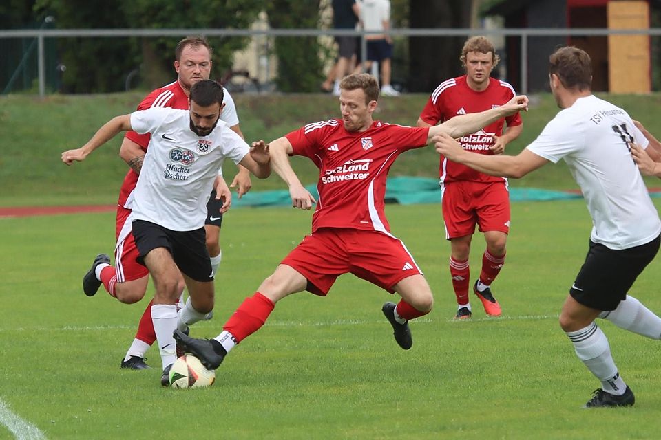 Szene aus dem Kreisliga-Spiel zwischen Peißenberg und Peiting - Endstand 2:4.
