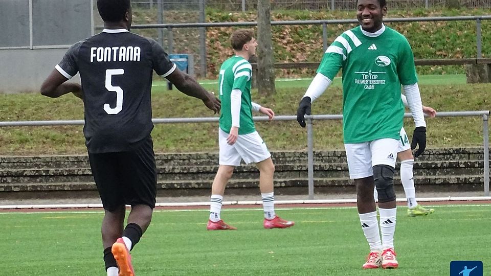 Trotz des klaren Sieges der Fontana haben Benjamin Oluwatope Olayemi Ogunloye (VfL Fontana Finthen II) und Ulrich Nanfah Momo (Spvgg. Dietersheim) gezeigt, dass Fair Play und Spaß möglich sind.