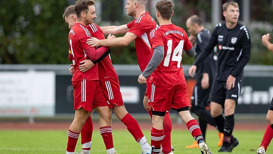 Derbysieg in der Nachspielzeit: Riesenjubel beim FC Walkertshofen.