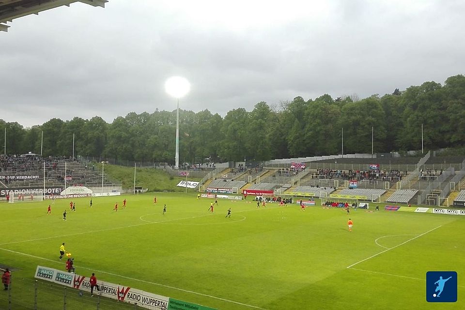 Das Stadion am Zoo erhält einen neuen Flutlichtmast Das Stadion am Zoo erhält einen neuen Flutlichtmast