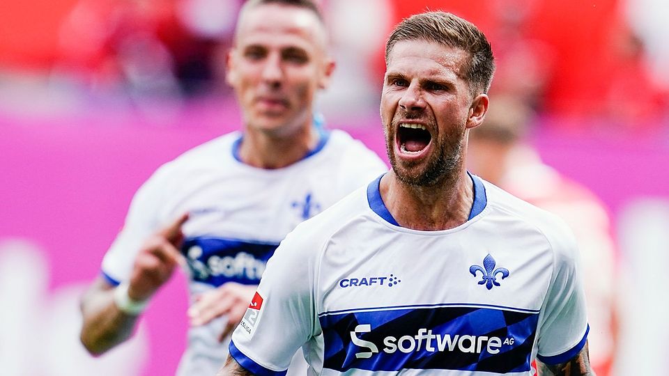 Tobias Kempe (vorne) und Phillip Tietz werden am Sonntag auf südhessischen Amateursportplätzen anzutreffen sein. 