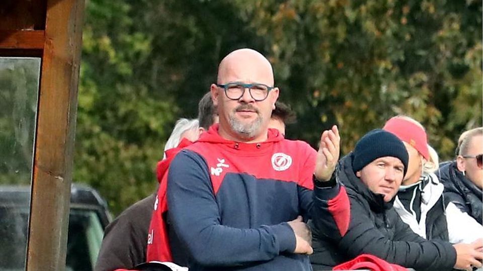 Der Baumeister des Erfolgs: Trainer Roland Perchtold hat die Raistinger Reserve zu einem Aufstiegskandidaten in der Kreisklasse geformt.