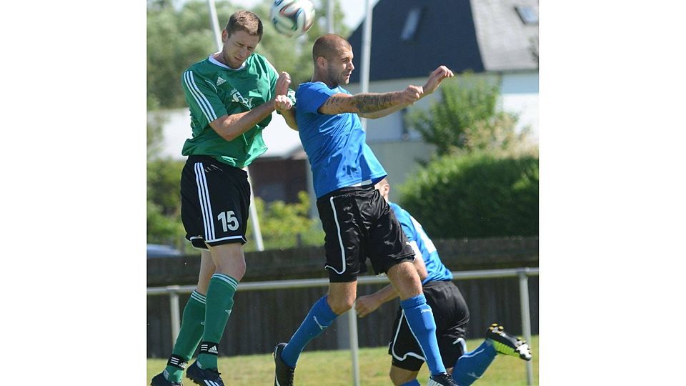 Auch wenn der SV Mitterteich (in Grün) einige Verletzungssorgen hat, soll der ASV Neumarkt kräfitg geärgert werden. F: Nachtigall