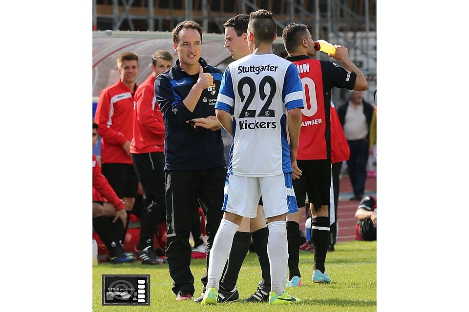 Nico Willig (links) gibt jetzt Anweisungen bei der U19 der Stuttgarter Kickers Foto: Hans-Ulrich Sterr/CTS-Sportfoto