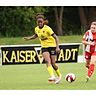 Schießt die Alemannia schon in der dritten Minute in Front: Gloria Zarambaud (links), hier im Duell mit der früheren Aachenerin Svenja Streller (Fortuna Köln).