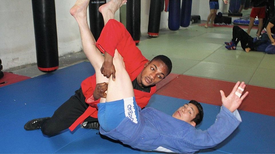Sein Trainer sieht Deron Boateng (links, mit European-Games-Starter Nam Vu) als „größtes MMA-Talent“, das er je gecoacht hat.