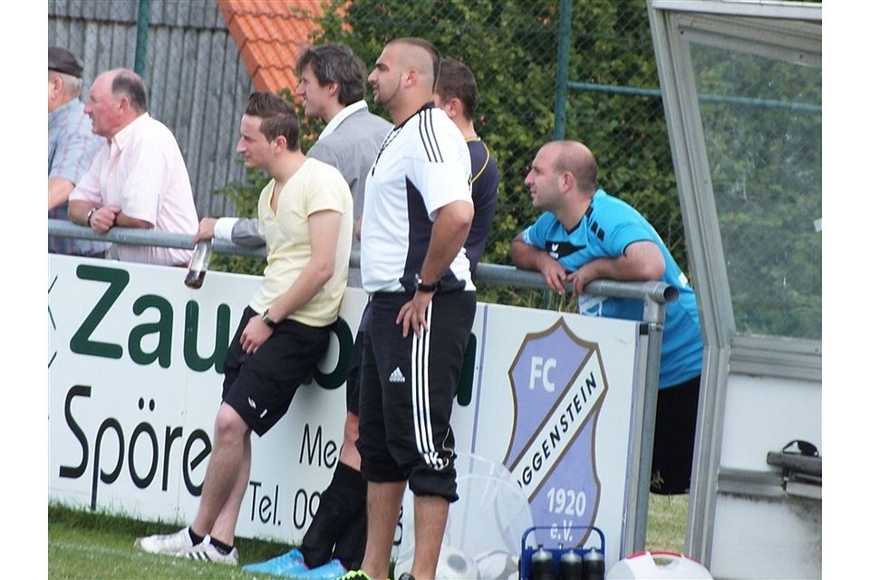 Serkan Dogdu (2.v.r.) steht absofort beim VfB Rothenstadt an der Seitenlinie F: Stefan Kastner