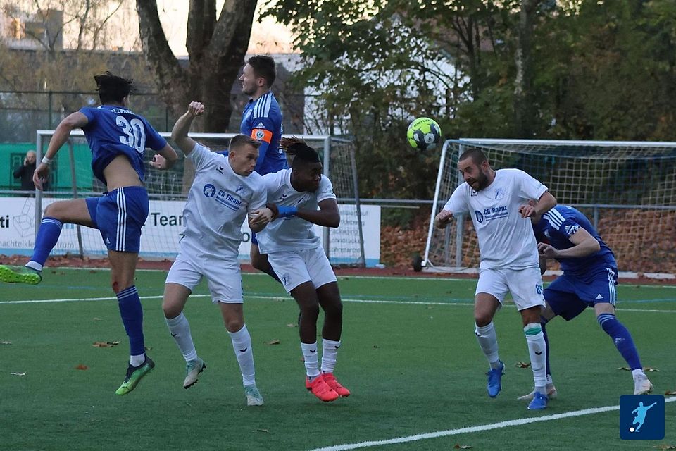 Mit dem zweiten Sieg in Folge kann sich Obercastrop (in Weiß) endgültig vom Tabellenkeller distanzieren.