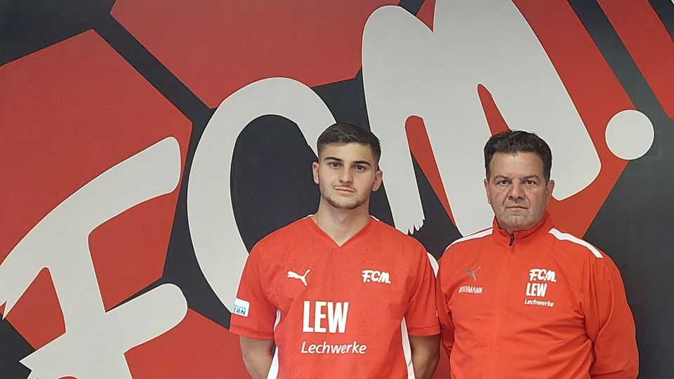 Tiziano Mulas (links) hat seinen Vertrag beim FC Memmingen verlängert.
