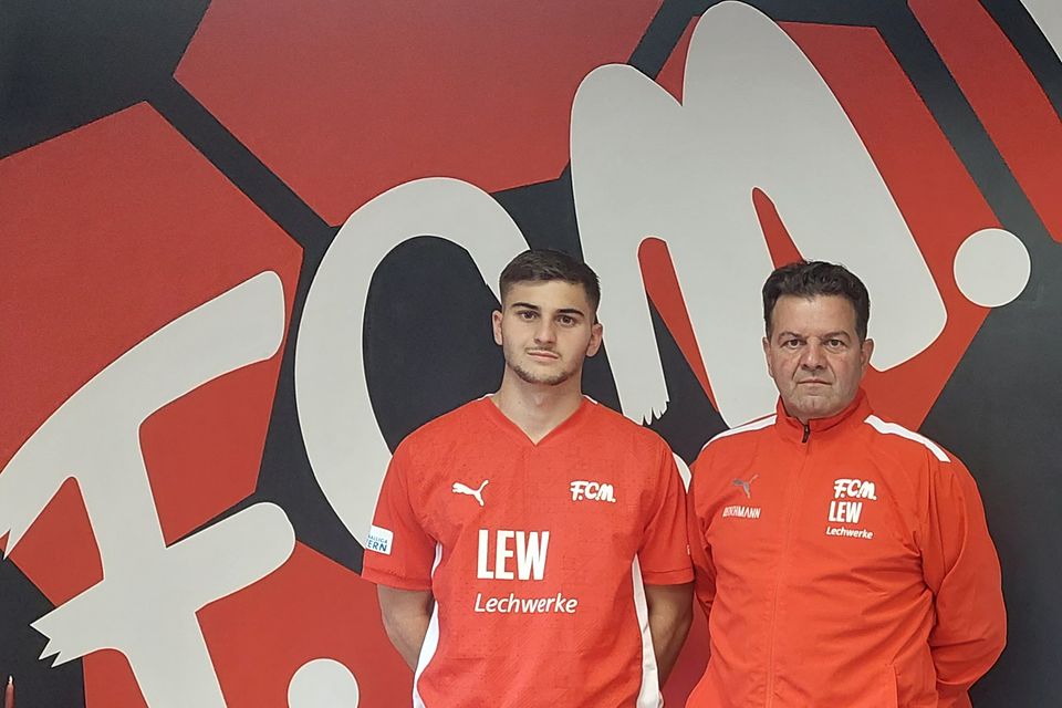 Tiziano Mulas (links) hat seinen Vertrag beim FC Memmingen verlängert.