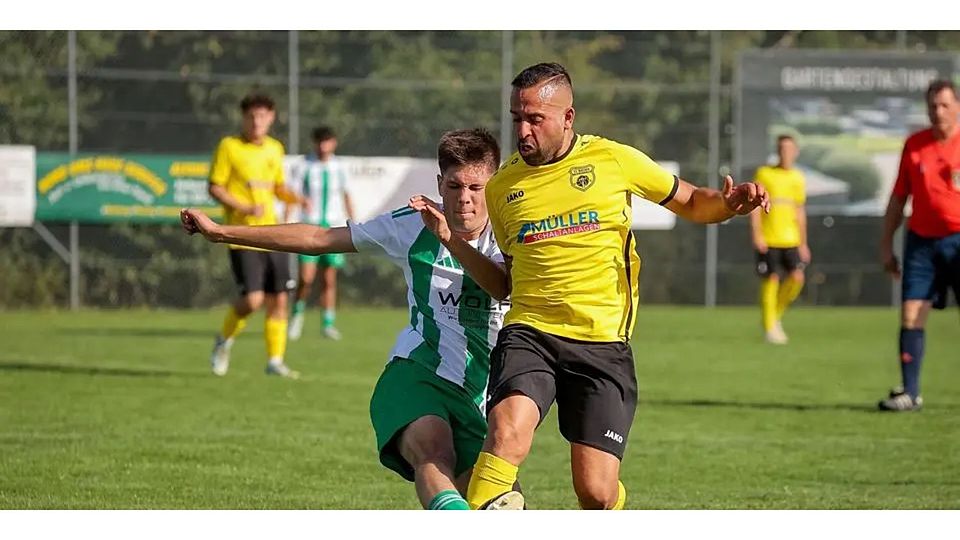 Es war einmal: Samir Popalzai (vorn) spielt nicht mehr für den FC Merkenbach. (Archivfoto) © Jonathan Ortmann