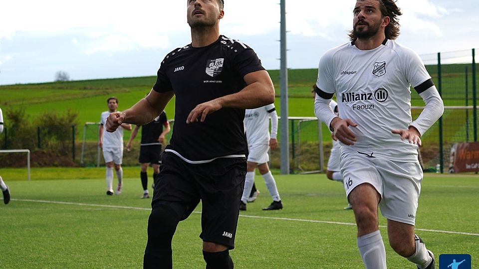 Julian Rahn (schwarzes Trikot) wechselt zum SC Elsdorf.