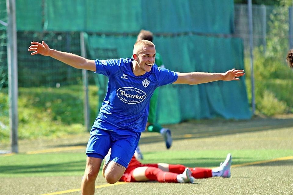 Erlösung in der 87. Spielminute – Leon Heinzlmair erzielt das 1:0 Erlösung in der 87. Spielminute – Leon Heinzlmair erzielt das 1:0