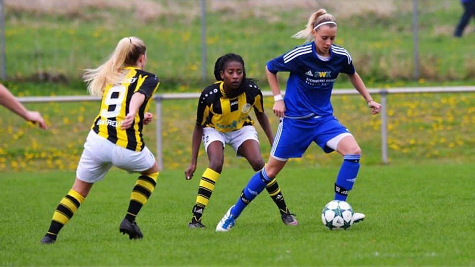 Schwabthal (re.) bekommt es mit den wiedererstarkten Damen aus Reitsch zu tun. F: Mühlsteff