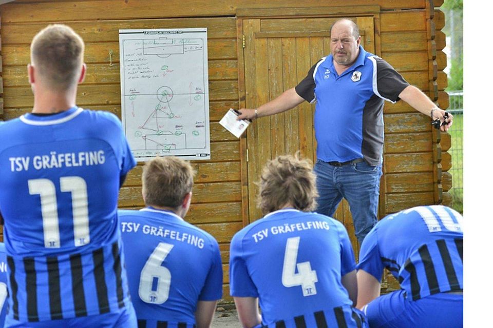 Halten weiter an ihrem Plan fest: Trainer Thomas Ochsenkühn und seine Fußballer vom TSV Gräfelfing II. 