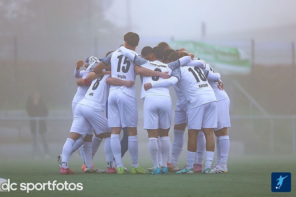 Der VfR Groß-Gerau im Teamkreis.