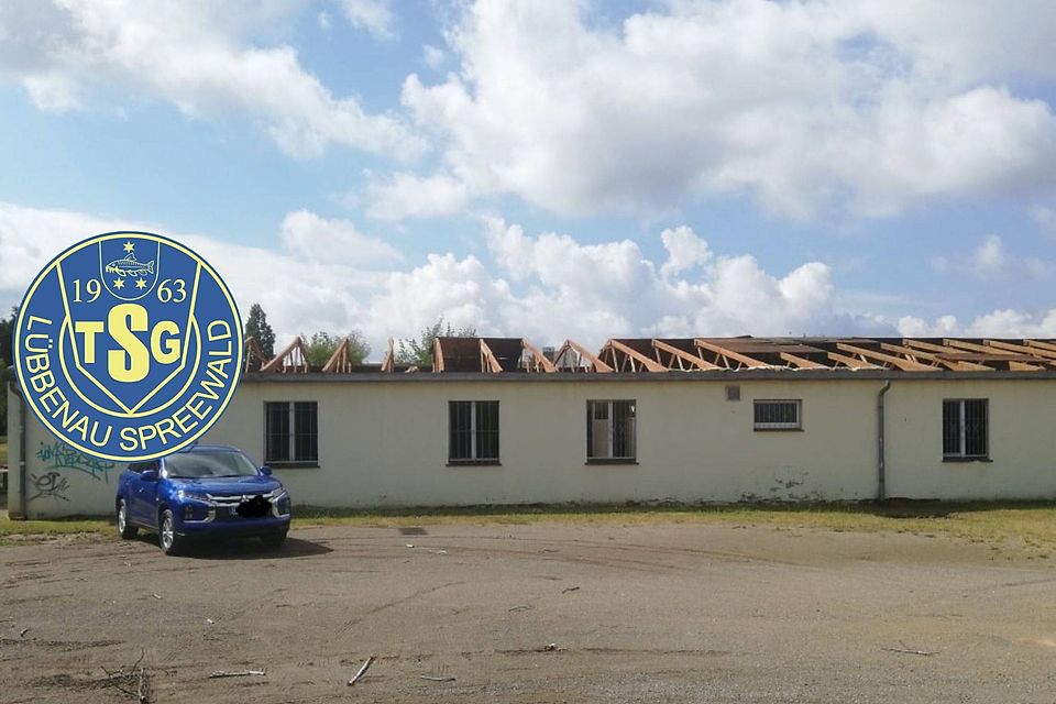 Das Vereinsgebäude der TSG Lübbenau wurde durch das Unwetter komplett abgedeckt.