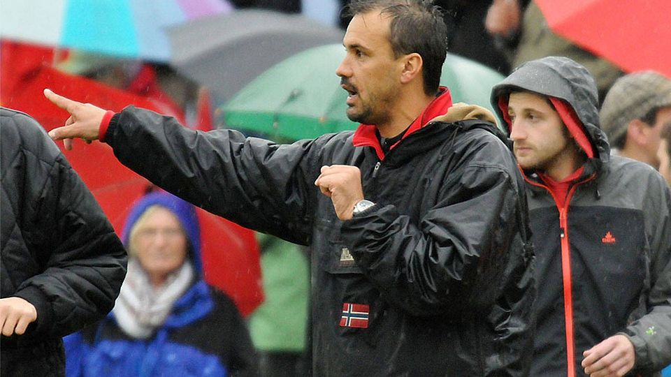 Der hauchdünn verpasste Bezirksliga-Aufstieg hat bei Trainer Thomas Maier und seinen Spielern Spuren hinterlassen. Im Sommer wird er deshalb den BC Adelzhausen verlassen.   F.: Walter Brugger