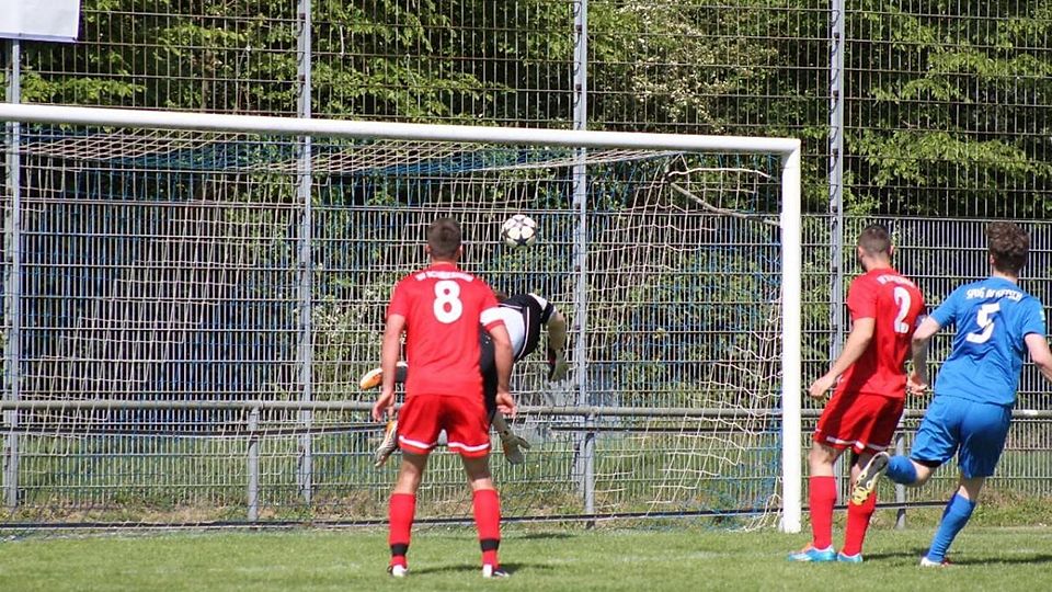 Archivfoto: Die Schriesheimer (rot) müssen am Sonntag zum MFC Phönix Mannheim.