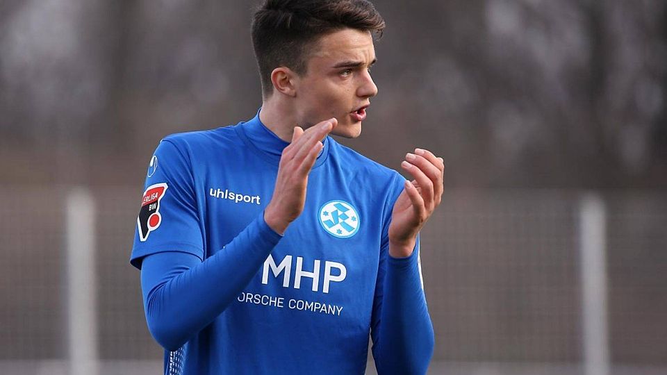Gibt Kommandos im Abwehrzentrum der Stuttgarter Kickers: Winter-Neuzugang Theo Rieg.