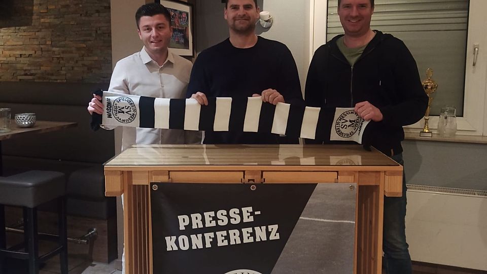 Schätzen ihre Arbeit gegenseitig sehr: Cheftrainer Pascal Wilmes (l.), Sportleiter Steffen Schmidt (m.) und Co-Trainer Thomas Overesch