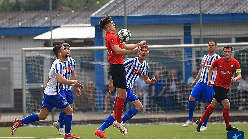 Die Gau-Odernheimer (blau-weiß) waren in den meisten Situationen einen Schritt zu spät. Der SV Steinwenden nutzte die großen Abstände in der TSV-Defensive für sieben Tore.