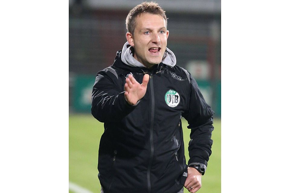 Bittet wieder zum Training: VfB-Trainer Denny Skwierczynski.
