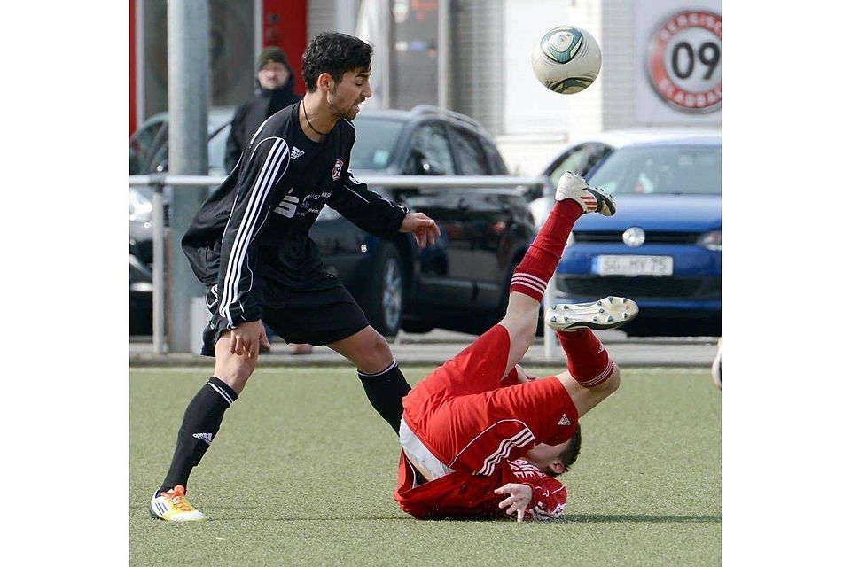 Am Ende rettet der ehemalige A-Jugendliche Celal Kanli dem SV 09 das Unentschieden., Foto: HERHAUS