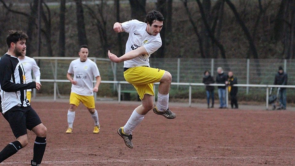 F:Mabo Tobias Dietz beim Schuss, der auch das 1:0 vorlegte