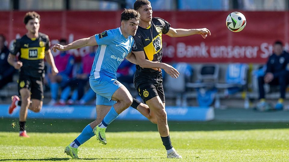 Weiß sich durchzusetzen: Innenverteidiger Sean Dulic überzeugt seit Wochen bei 1860, hat sich unter Trainer Patrick Glöckner (li.) zum Stammspieler gemausert.