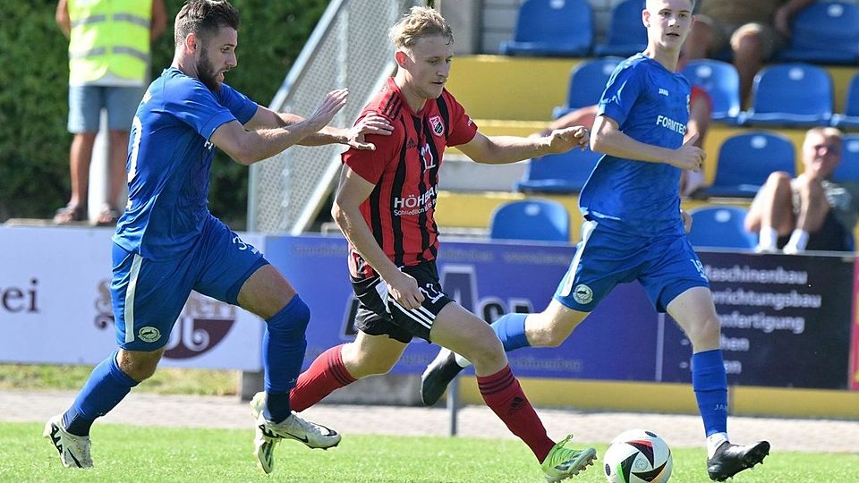 Benedikt Meckl (Mitte) erzielte den 3:2-Siegtreffer des SC Luhe-Wildenau.