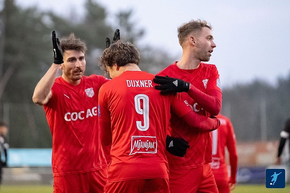 Torschützen unter sich: Christopher Obermeier traf zum 1:0, Lenny Thiel zum 2:0. Tobias Duxner steuerte den vierten Treffer bei