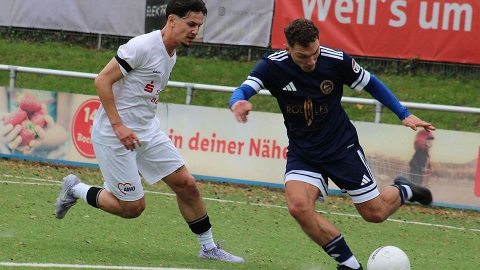 Der letztjährige Landesligist Hordel (in Weiß) kämpft um den Aufstieg in die Oberliga, der frühere Oberligist Brünninghausen möchte den Absturz in die Landesliga verhindern.