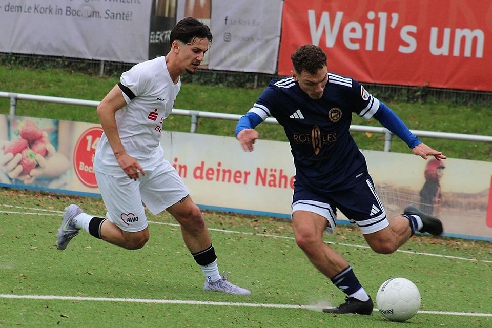 Der letztjährige Landesligist Hordel (in Weiß) kämpft um den Aufstieg in die Oberliga, der frühere Oberligist Brünninghausen möchte den Absturz in die Landesliga verhindern.