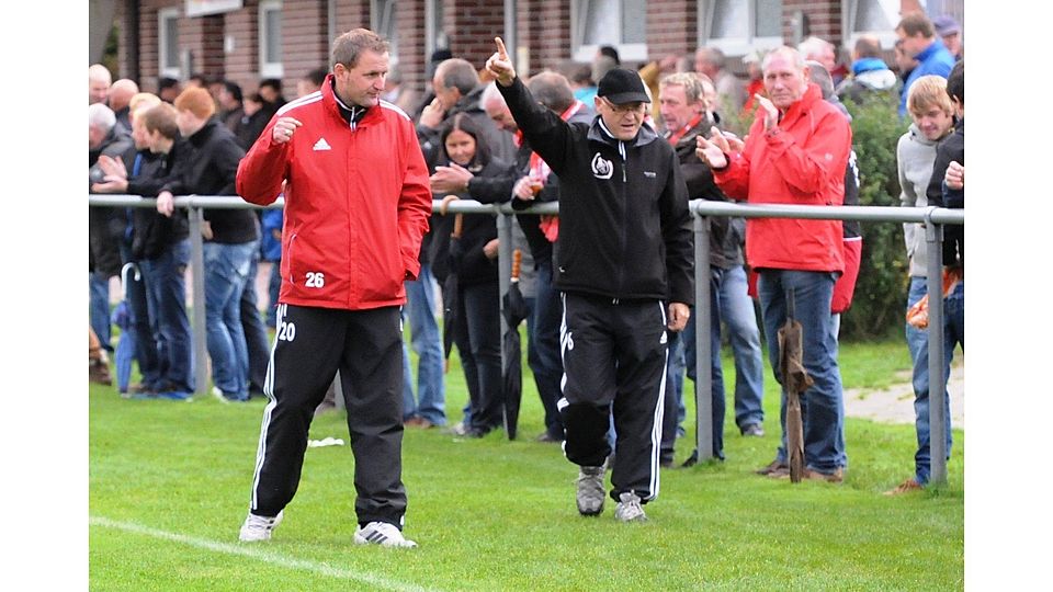 Jubelt in der nächsten Saison an der Seitenlinie für Eintracht Nordhorn: Hardy Stricker (links). Foto: Dieter Kremer