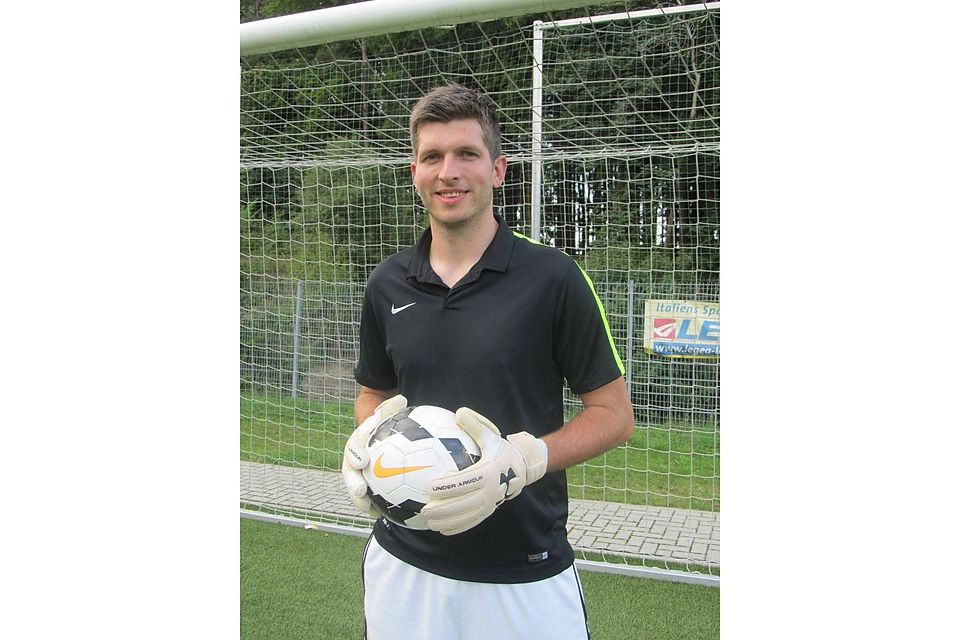 Beim Kreisoberligisten FC Reifenberg in vielen Rollen gefordert: Trainer und Torwart Christian Bös.
