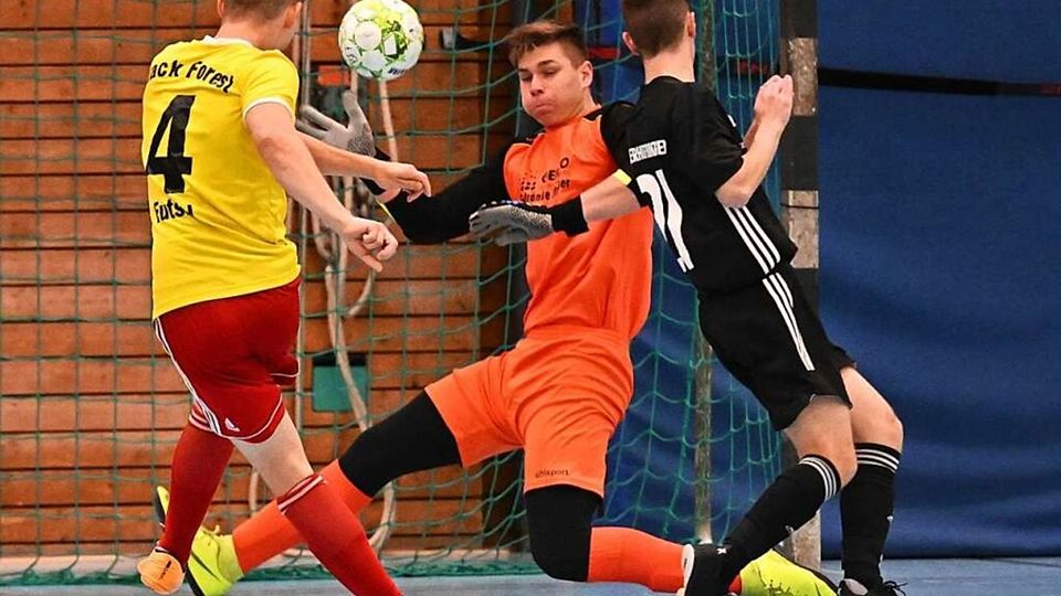 Ein Spieler von Black Forest Futsal Freiburg schließt einen Angriff in der vergangenen Verbandsliga-Saison ab