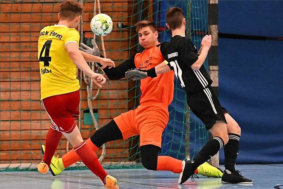 Ein Spieler von Black Forest Futsal Freiburg schließt einen Angriff in der vergangenen Verbandsliga-Saison ab