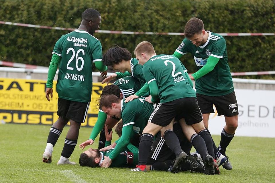 Haben gerade viel Grund zum Jubel: Die Waldalgesheimer Oberliga-Kicker feierten in Jägersburg ihren sechsten Sieg in Serie und haben den Ligaverbleib noch im Blick.	Archivfoto: Edgar Daudistel