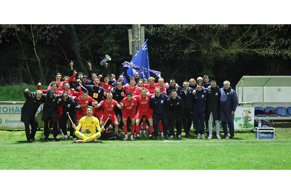 Siegten in einem heiß umkämpften Verbandspokal-Halbfinale: die Regionalliga-Fußballer vom TSV Schott Mainz. Foto: TSV Schott/Chiara Puci Siegten in einem heiß umkämpften Verbandspokal-Halbfinale: die Regionalliga-Fußballer vom TSV Schott Mainz. Foto: TSV Schott/Chiara Puci
